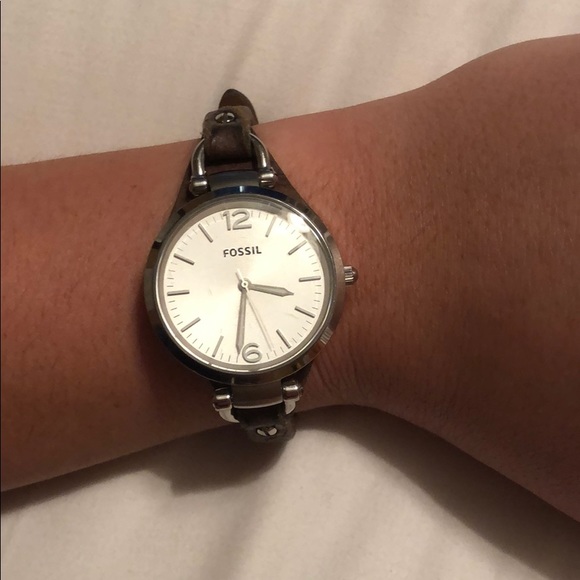 Genuine leather fossil watch with silver face - Picture 5 of 6